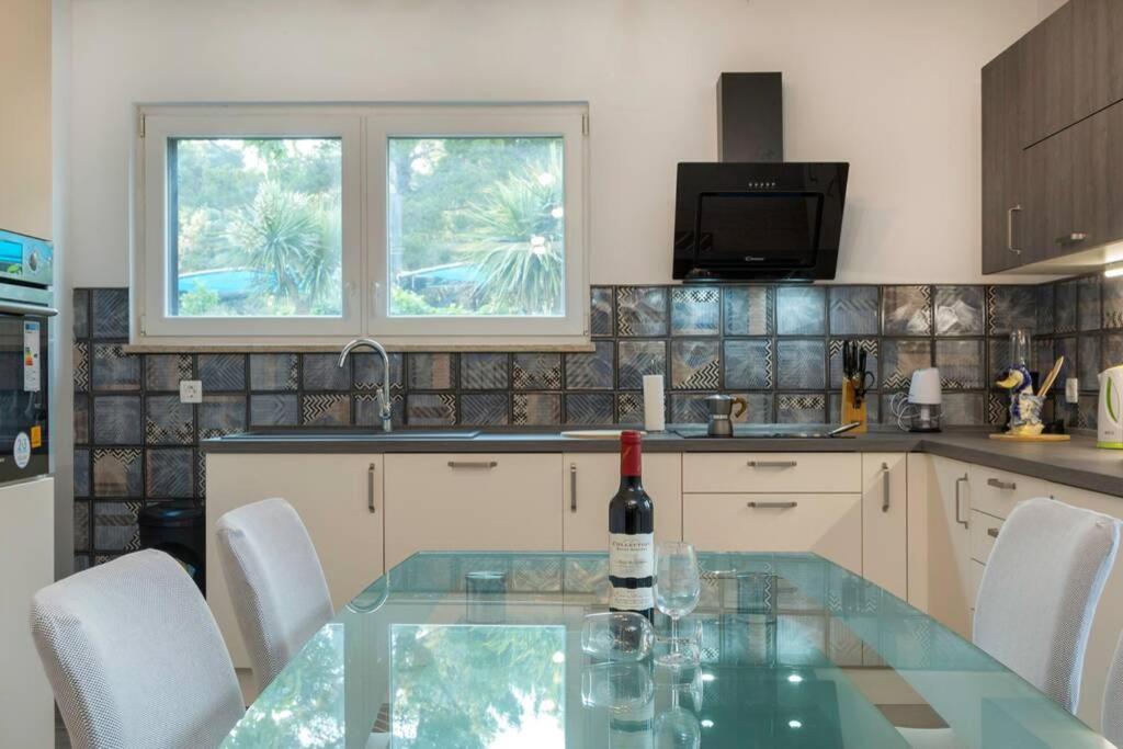 Predivan Novouredeni Apartman U Blizini Mora Баньоле Екстериор снимка