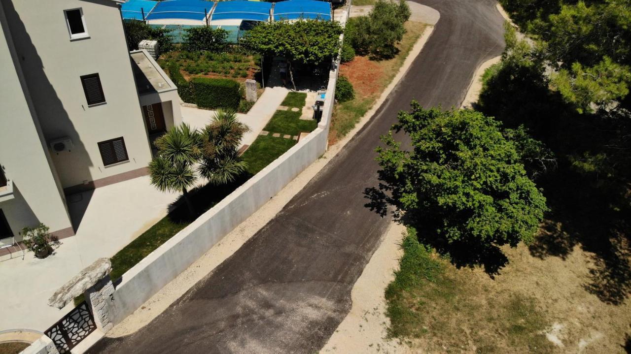 Predivan Novouredeni Apartman U Blizini Mora Баньоле Екстериор снимка